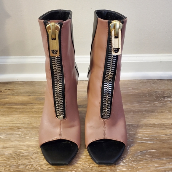 Balenciaga Open Toe Mauve & Black Bootie - Picture 2 of 5